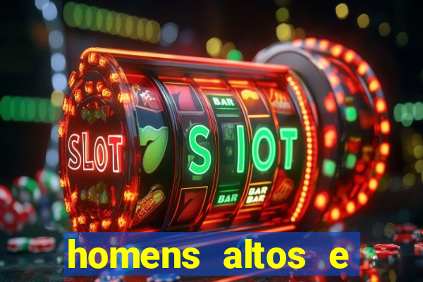 homens altos e sarados pelados